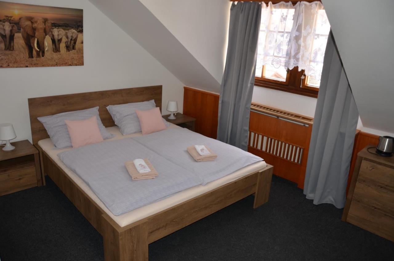 Guesthouse Zlatý Hrozen Česká Lípa Exteriér fotografie