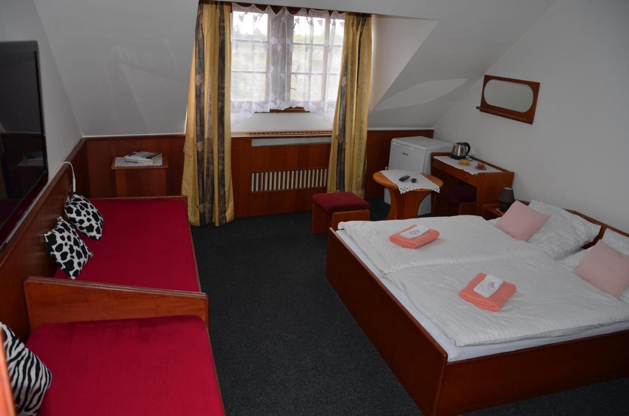 Guesthouse Zlatý Hrozen Česká Lípa Exteriér fotografie