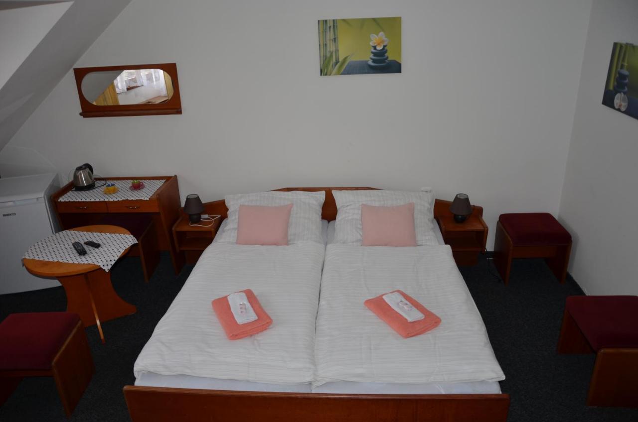 Guesthouse Zlatý Hrozen Česká Lípa Exteriér fotografie